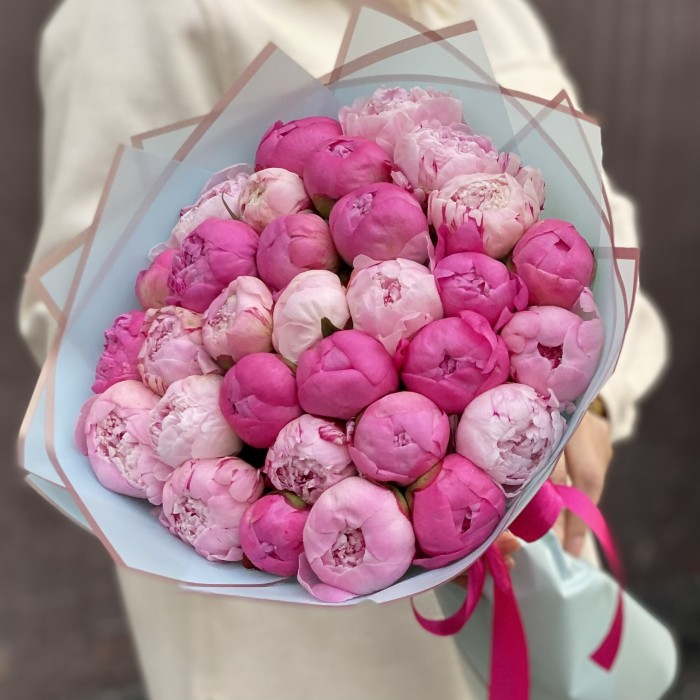 Розовый микс из 31 пиона